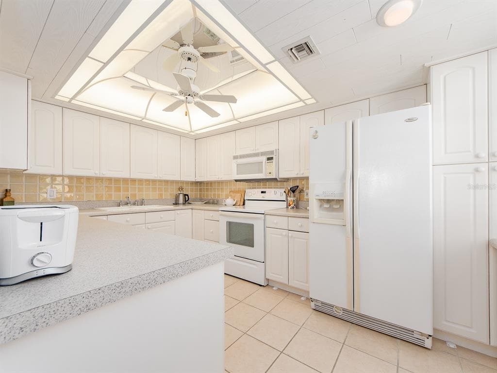 1430 GULF BOULEVARD 110 photo 8