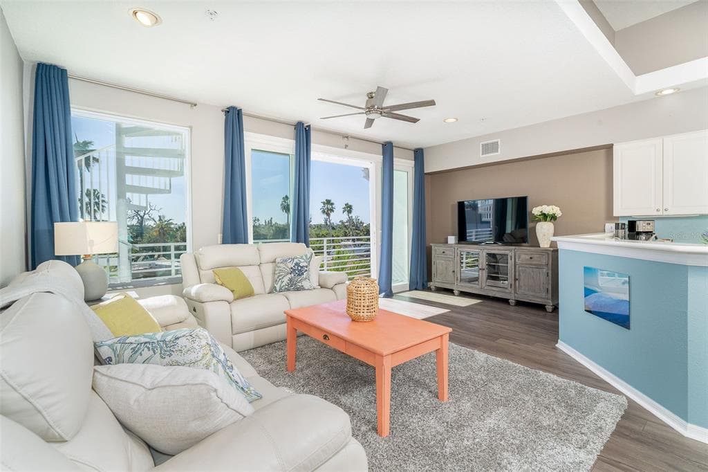 8226 HARBORSIDE CIRCLE photo 3
