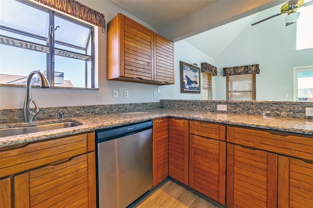 6432 DRIFTWOOD DRIVE photo 9