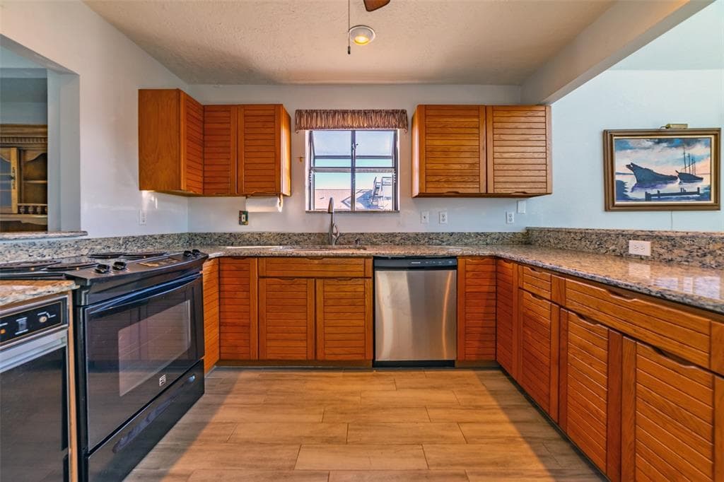6432 DRIFTWOOD DRIVE photo 8