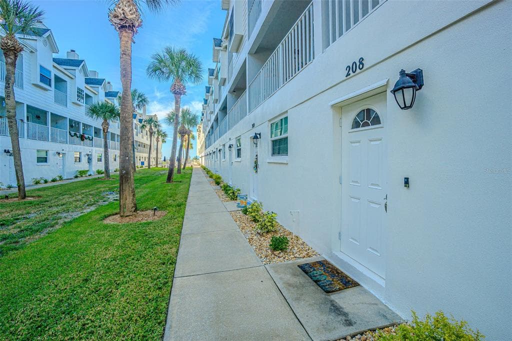 17960 GULF BOULEVARD 208 photo 2