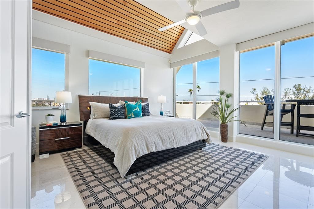 534 BEACH ROAD photo 20