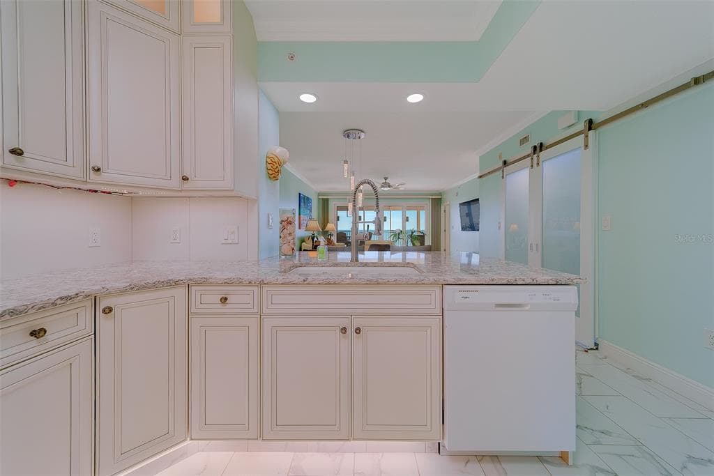 16450 GULF BOULEVARD 565 photo 10