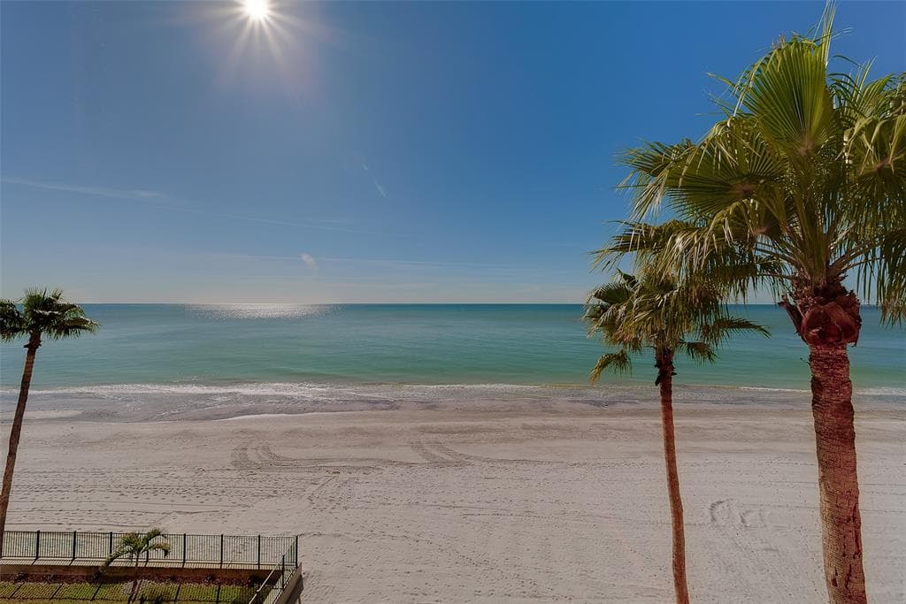 16450 GULF BOULEVARD 565 photo 3