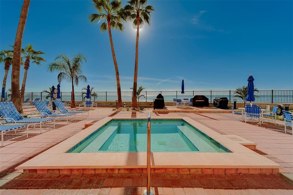 16450 GULF BOULEVARD 565 photo 14