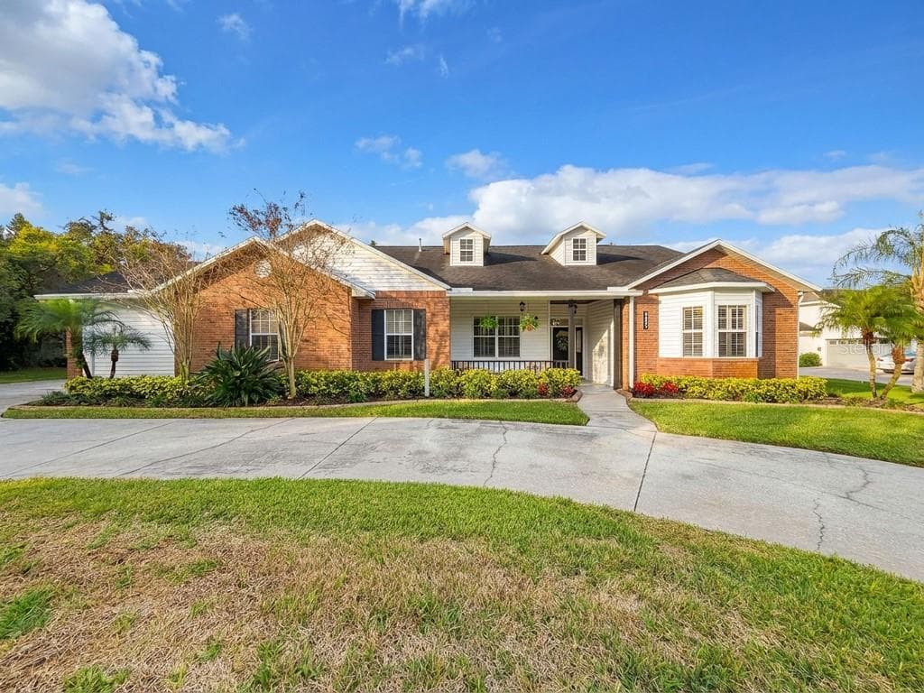 8805 CROSSWOOD COURT photo 2