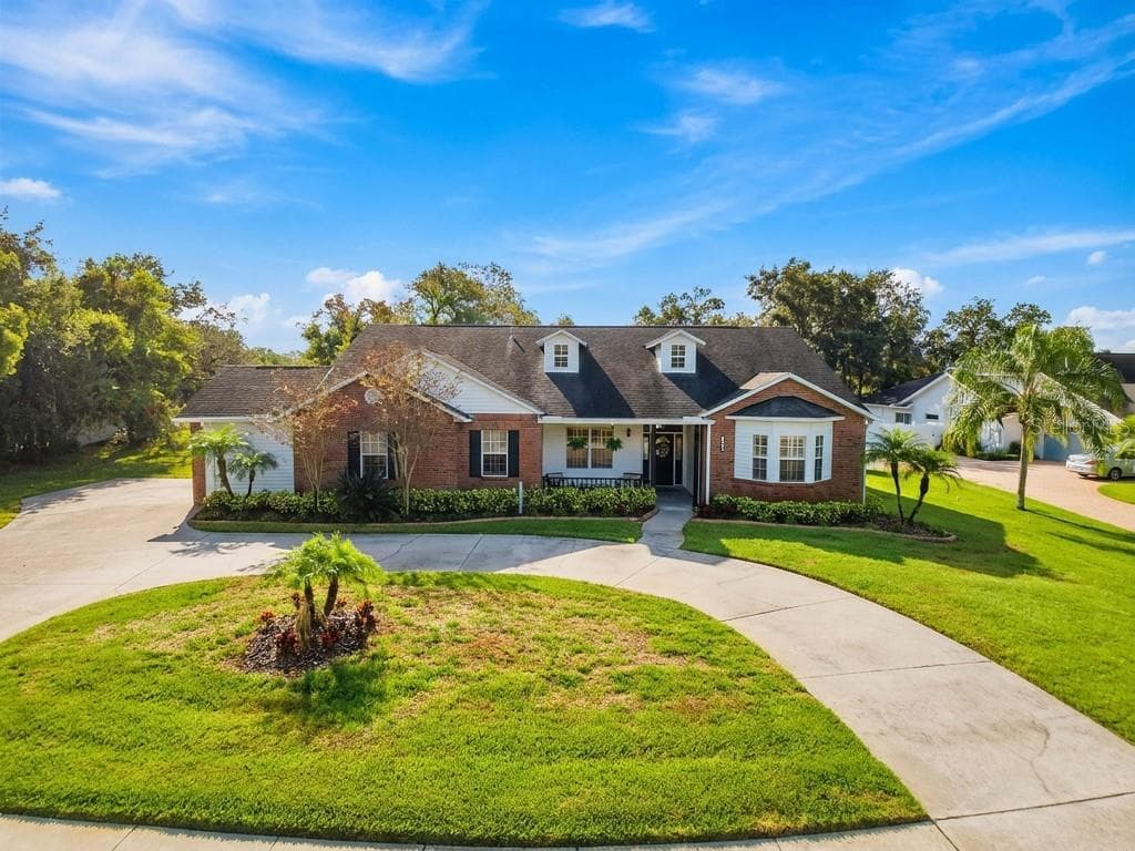 8805 CROSSWOOD COURT photo 1