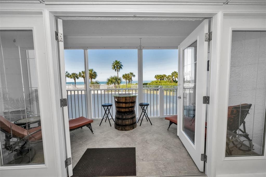 1582 GULF BOULEVARD 1106 photo 2