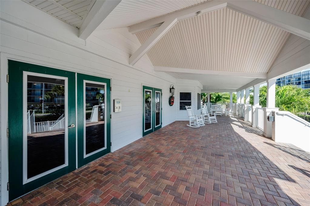 1582 GULF BOULEVARD 1106 photo 4