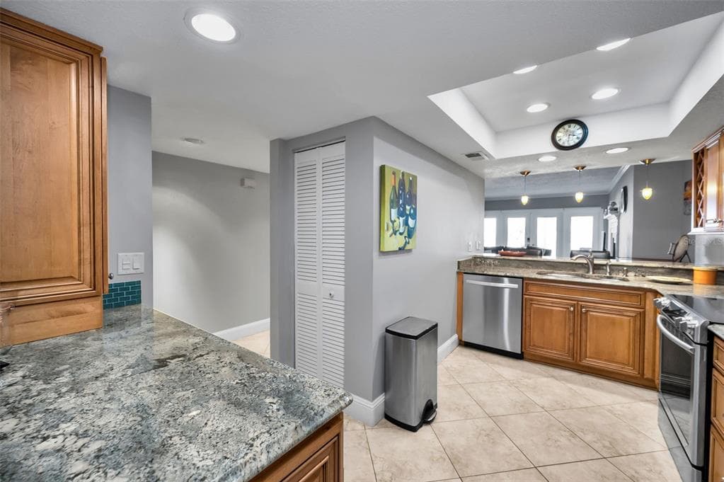 1582 GULF BOULEVARD 1106 photo 25