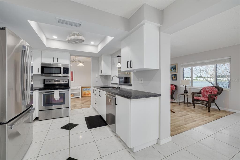 9705 MAINLANDS BOULEVARD W photo 21
