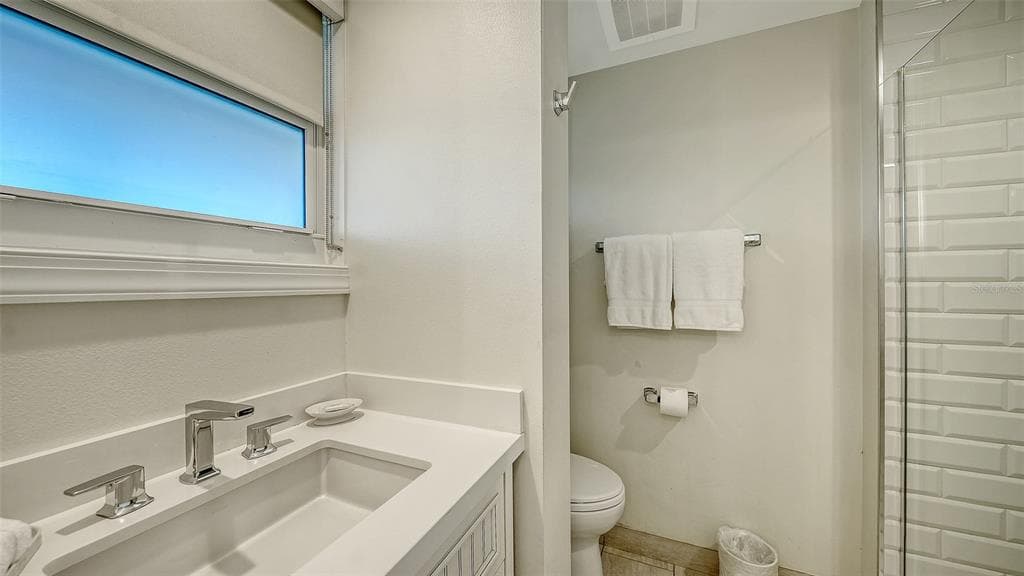 225 SANDS POINT ROAD 6201 photo 20