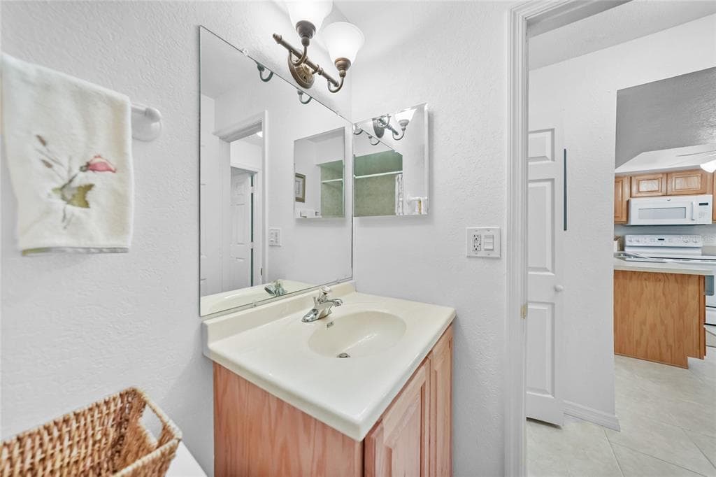 25225 RAMPART BOULEVARD 1607 photo 23