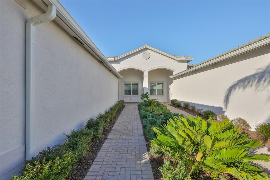 4906 AVILA LAKES DRIVE photo 3