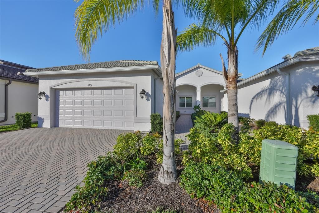 4906 AVILA LAKES DRIVE photo 1