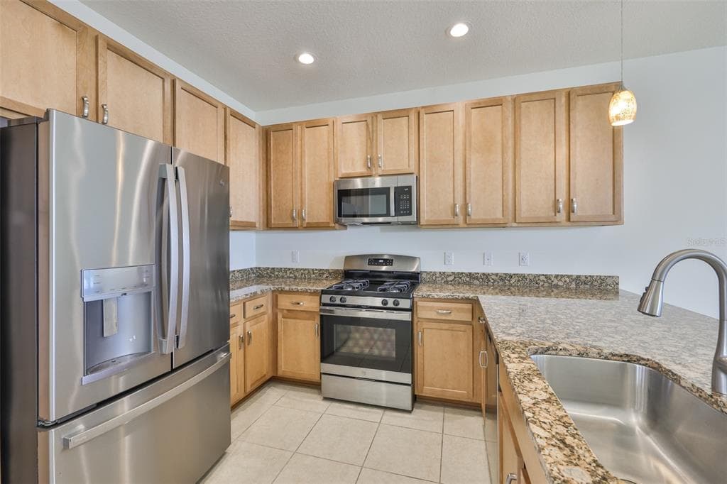 4906 AVILA LAKES DRIVE photo 5