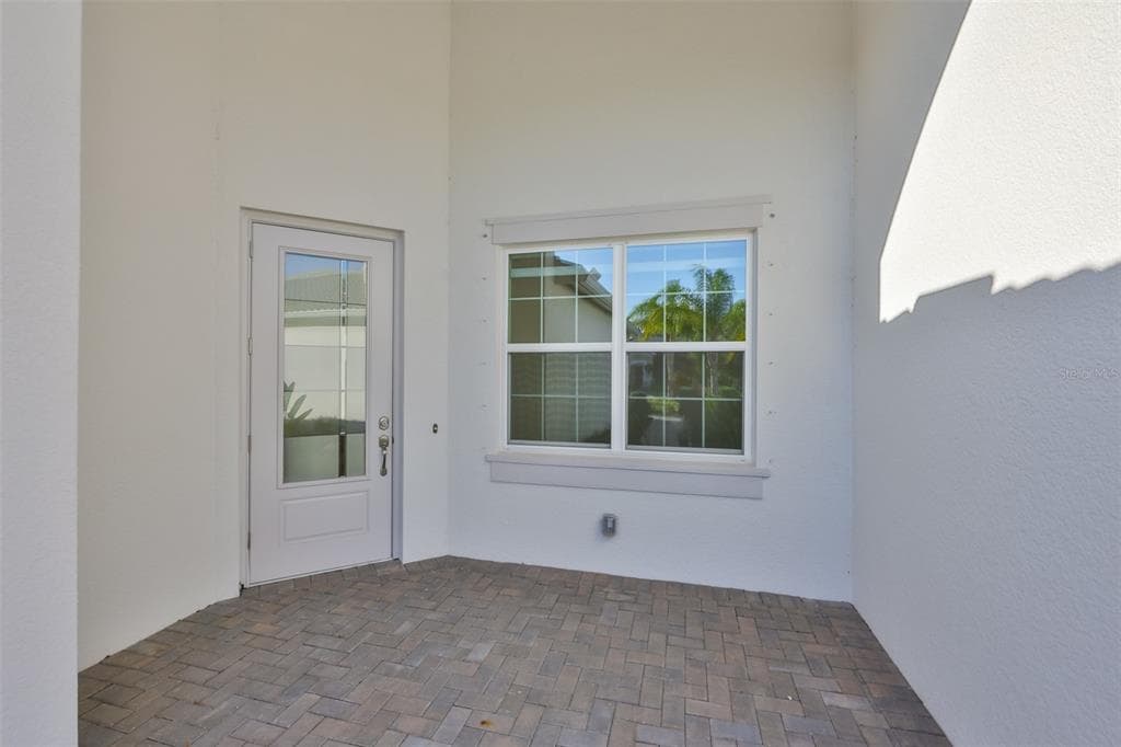 4906 AVILA LAKES DRIVE photo 4