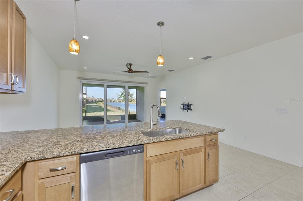 4906 AVILA LAKES DRIVE photo 8