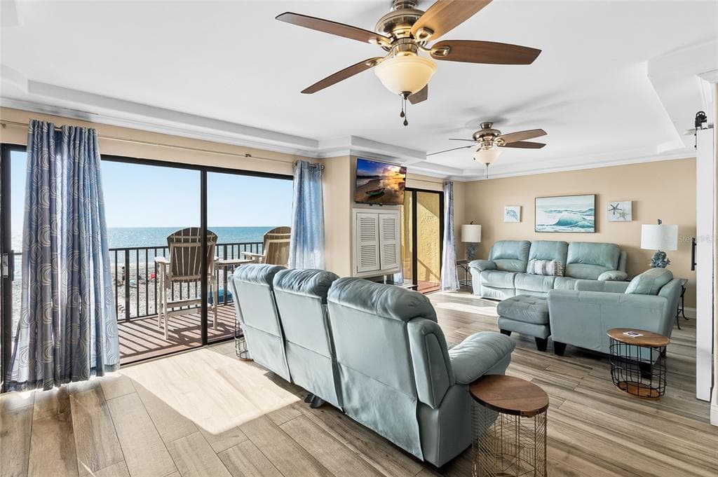 14710 GULF BOULEVARD 103 photo 2