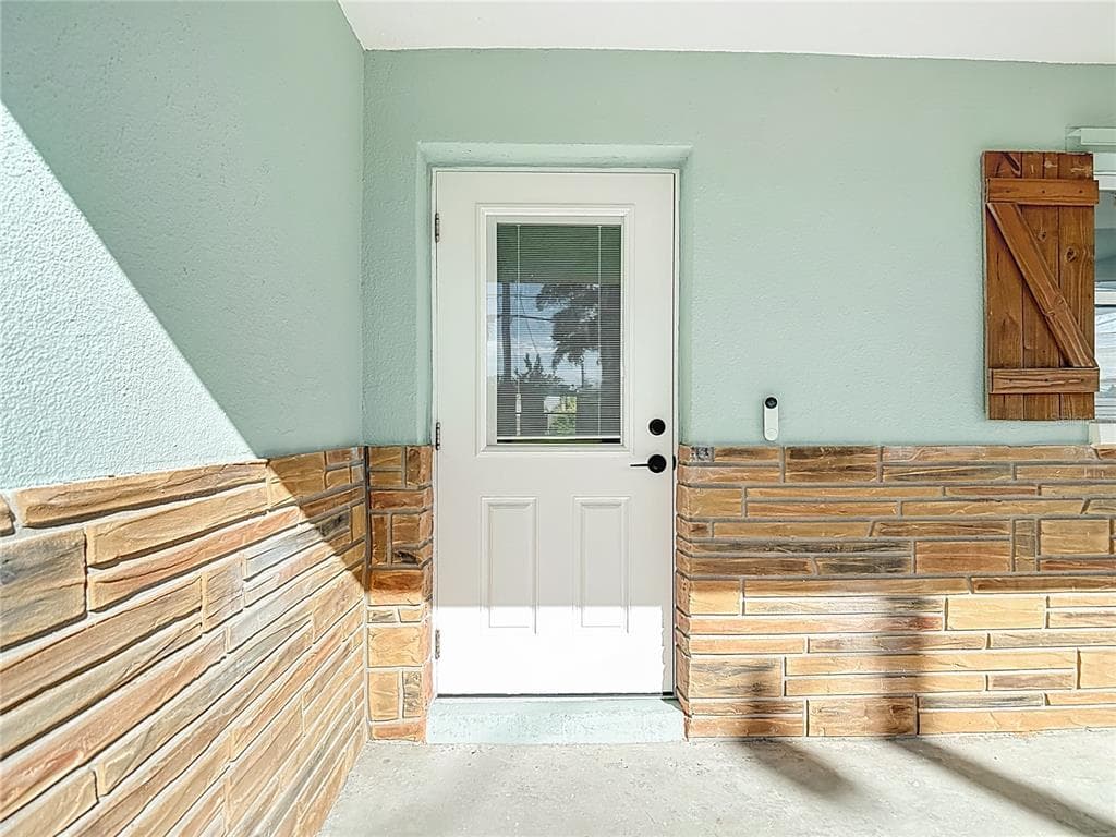 7027 MCCRAY DRIVE photo 2