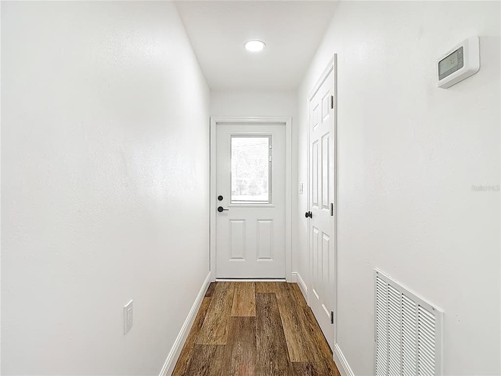 7027 MCCRAY DRIVE photo 3