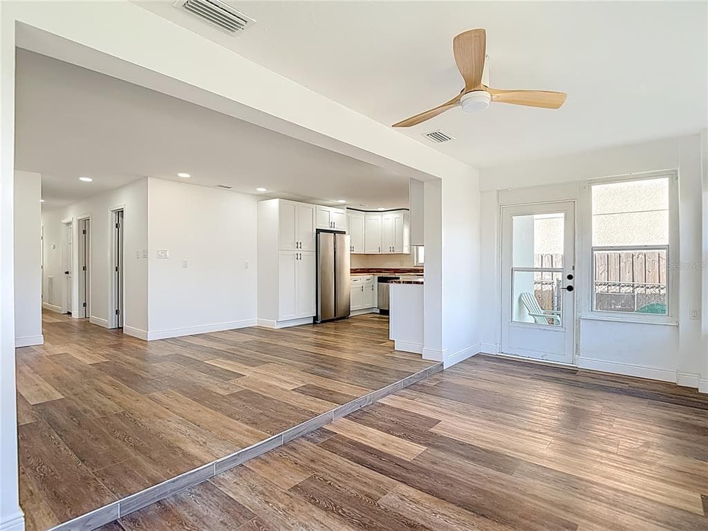 7027 MCCRAY DRIVE photo 9