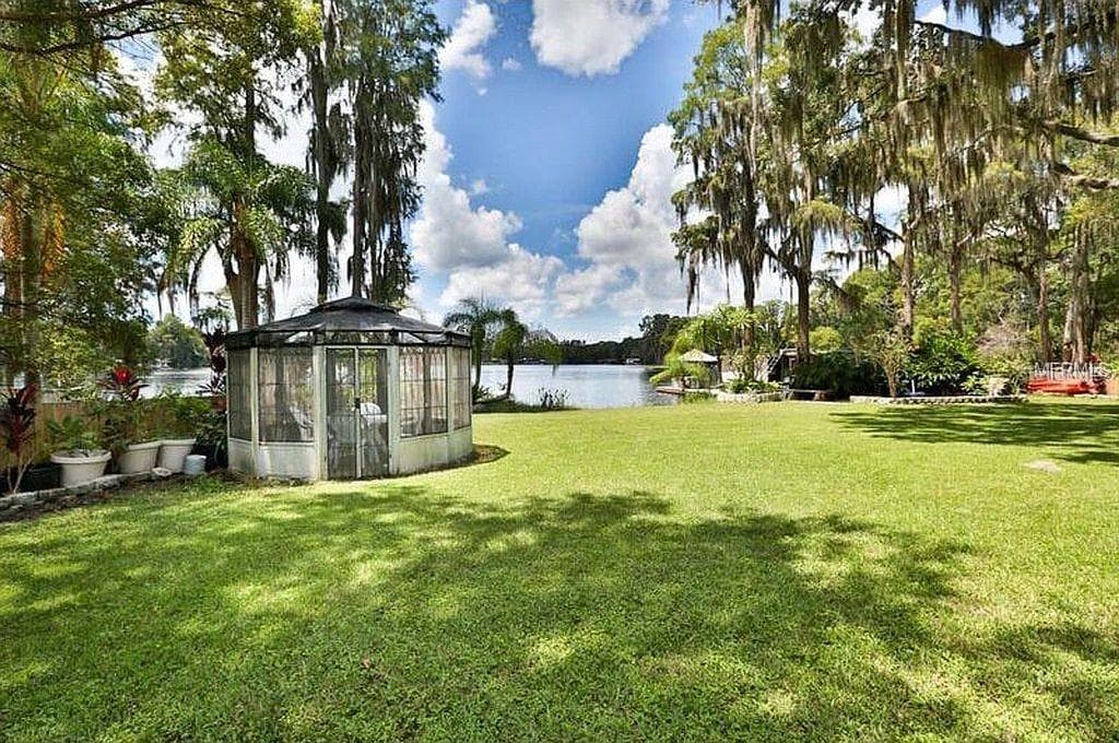 18620 WAYNE ROAD photo 10