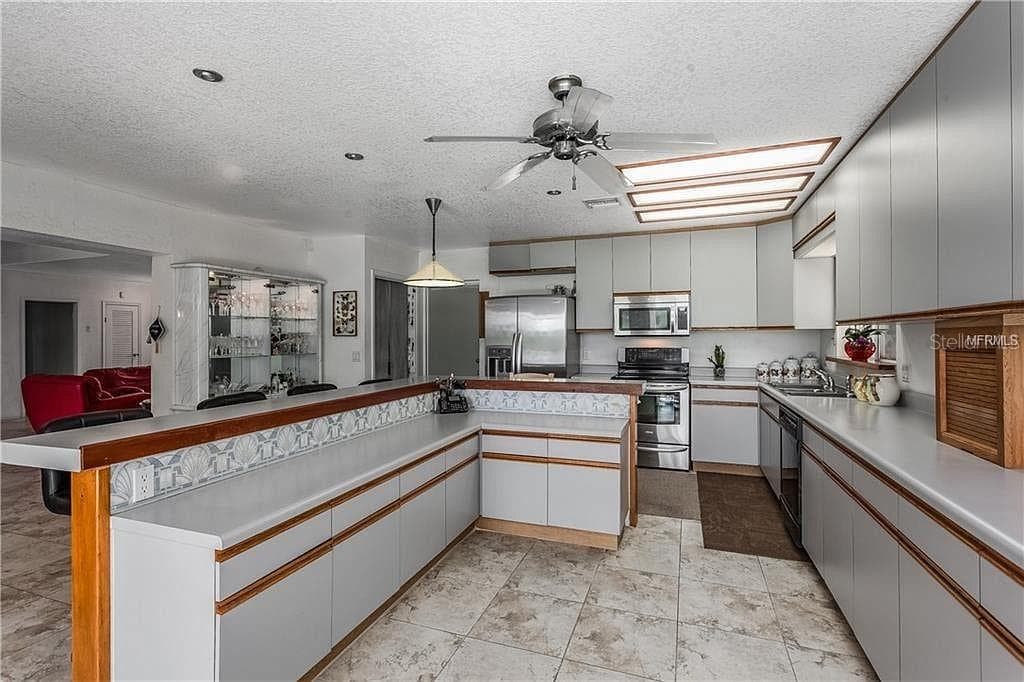 18620 WAYNE ROAD photo 15