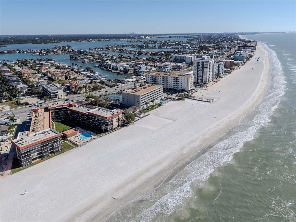 17580 GULF BOULEVARD 403 photo 23
