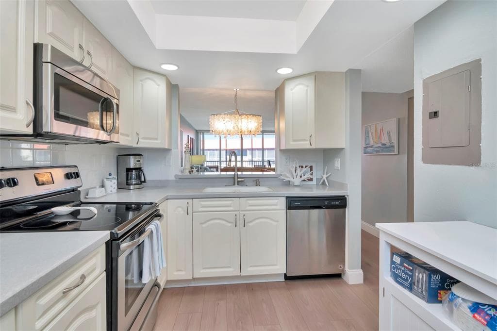 17580 GULF BOULEVARD 403 photo 6