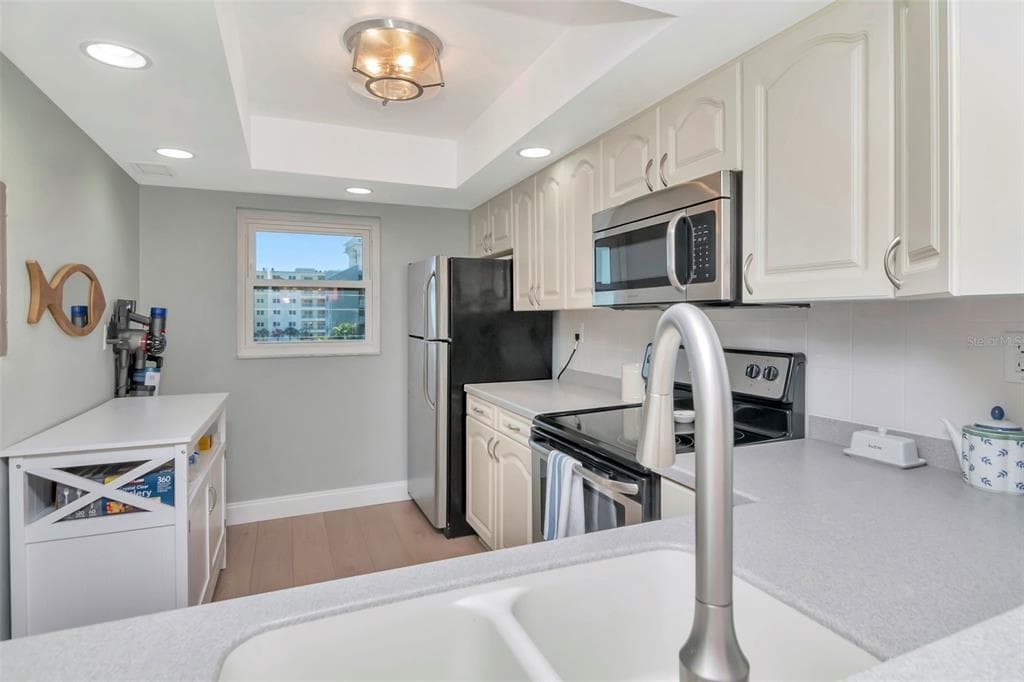 17580 GULF BOULEVARD 403 photo 7