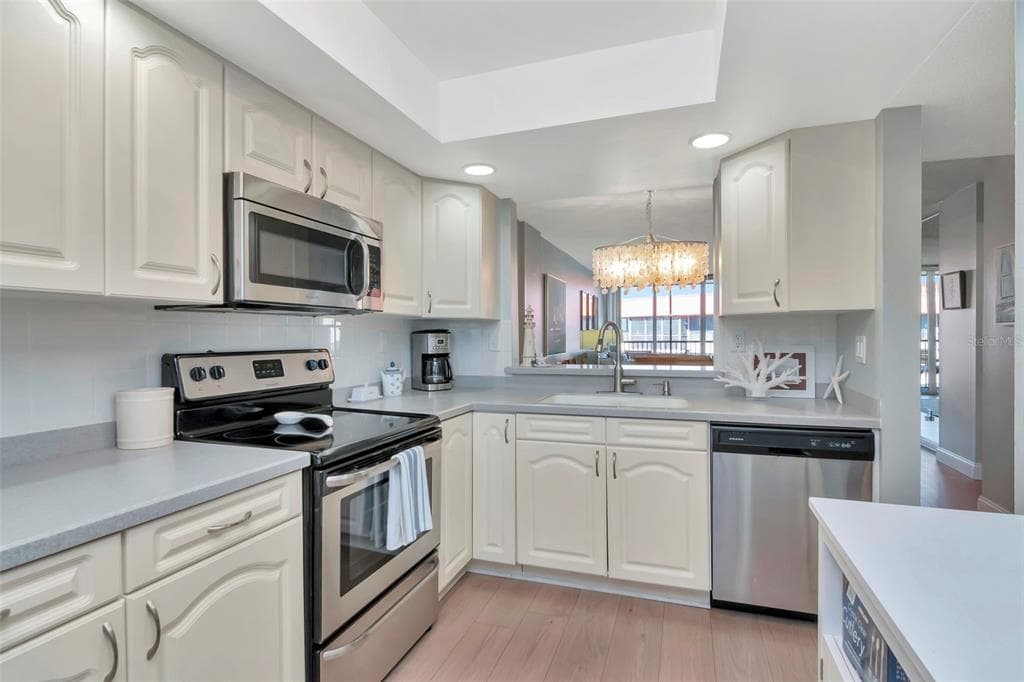 17580 GULF BOULEVARD 403 photo 5