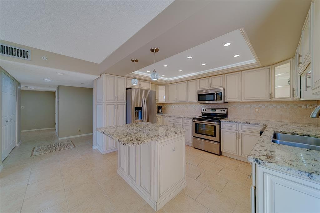 1480 GULF BOULEVARD 201 photo 17