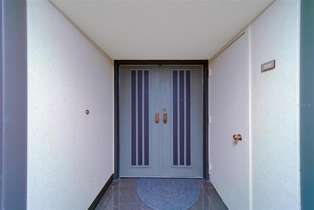 1480 GULF BOULEVARD 201 photo 7