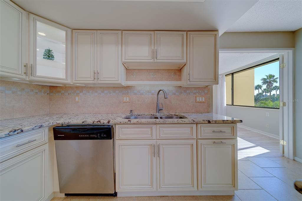1480 GULF BOULEVARD 201 photo 21