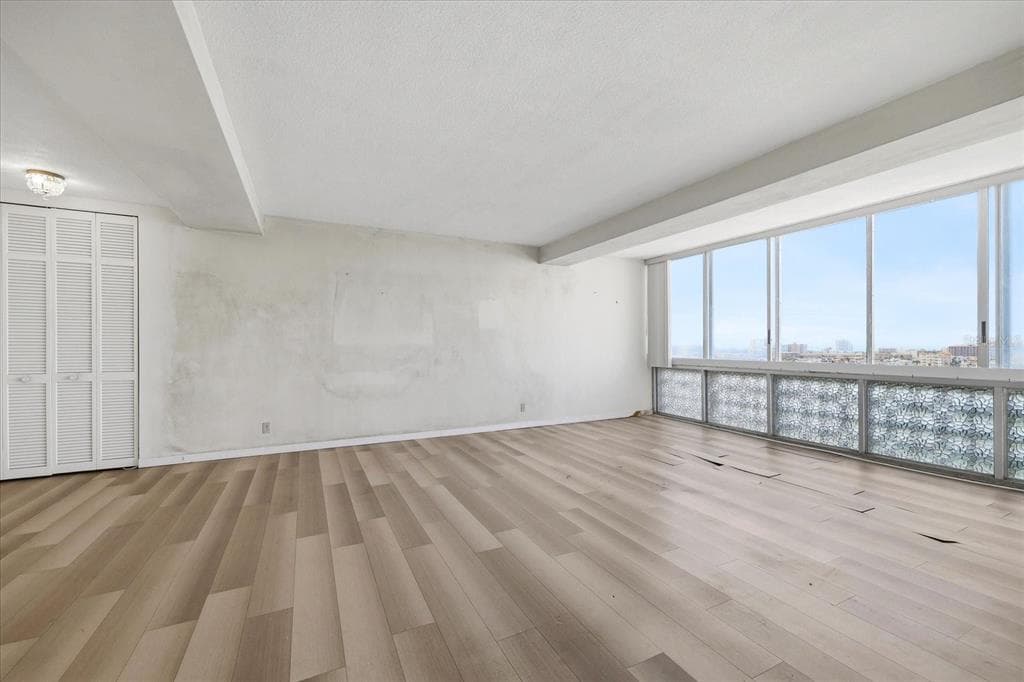 31 ISLAND WAY 1205 photo 18