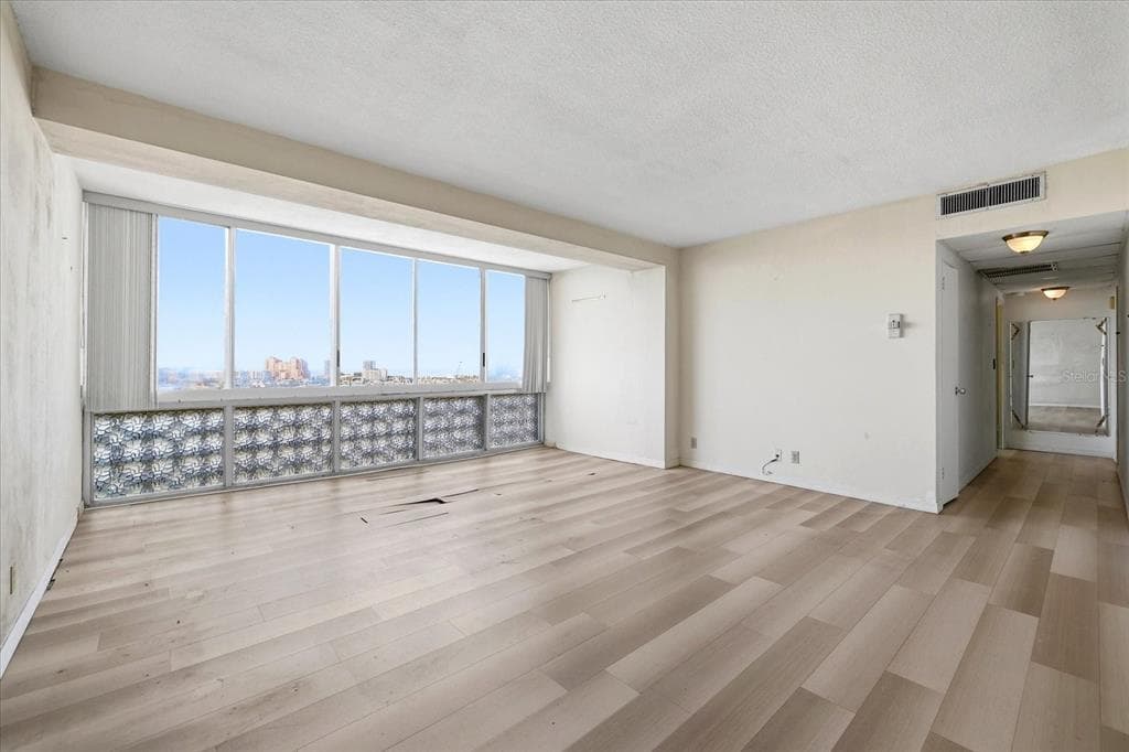 31 ISLAND WAY 1205 photo 15