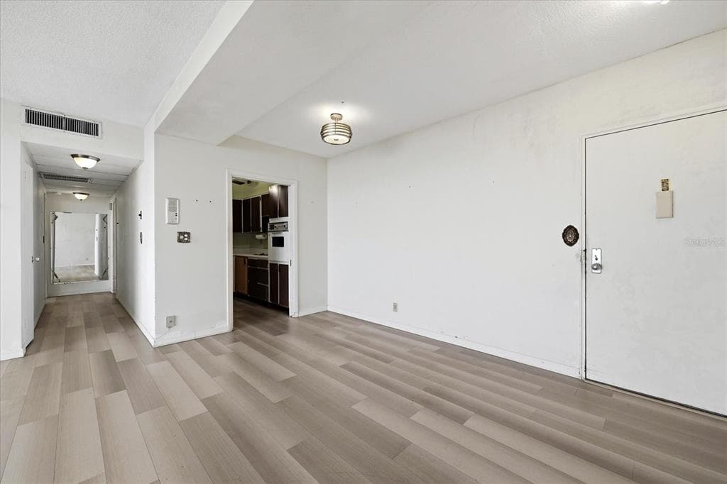 31 ISLAND WAY 1205 photo 25