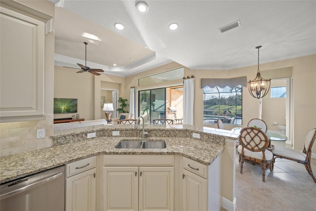 7108 CALLANDER COVE photo 14