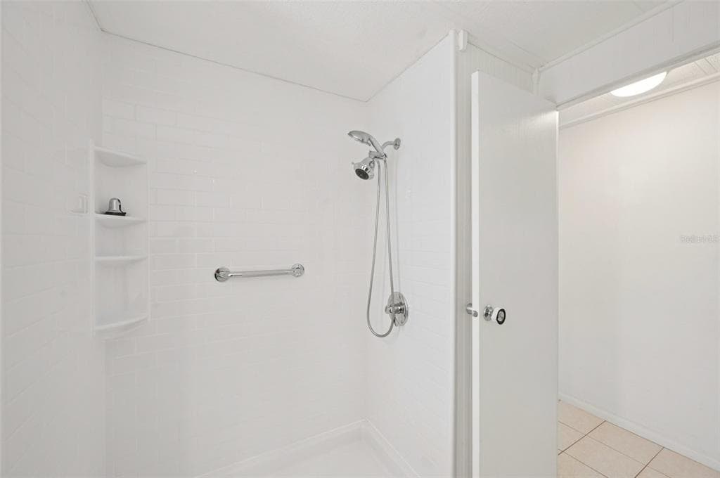 156 MARTINIQUE ROAD photo 23