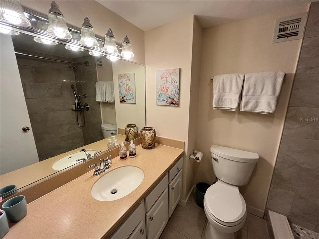 880 MANDALAY AVENUE S806 photo 22