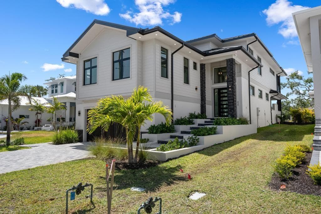 527 VENICE LANE photo 3