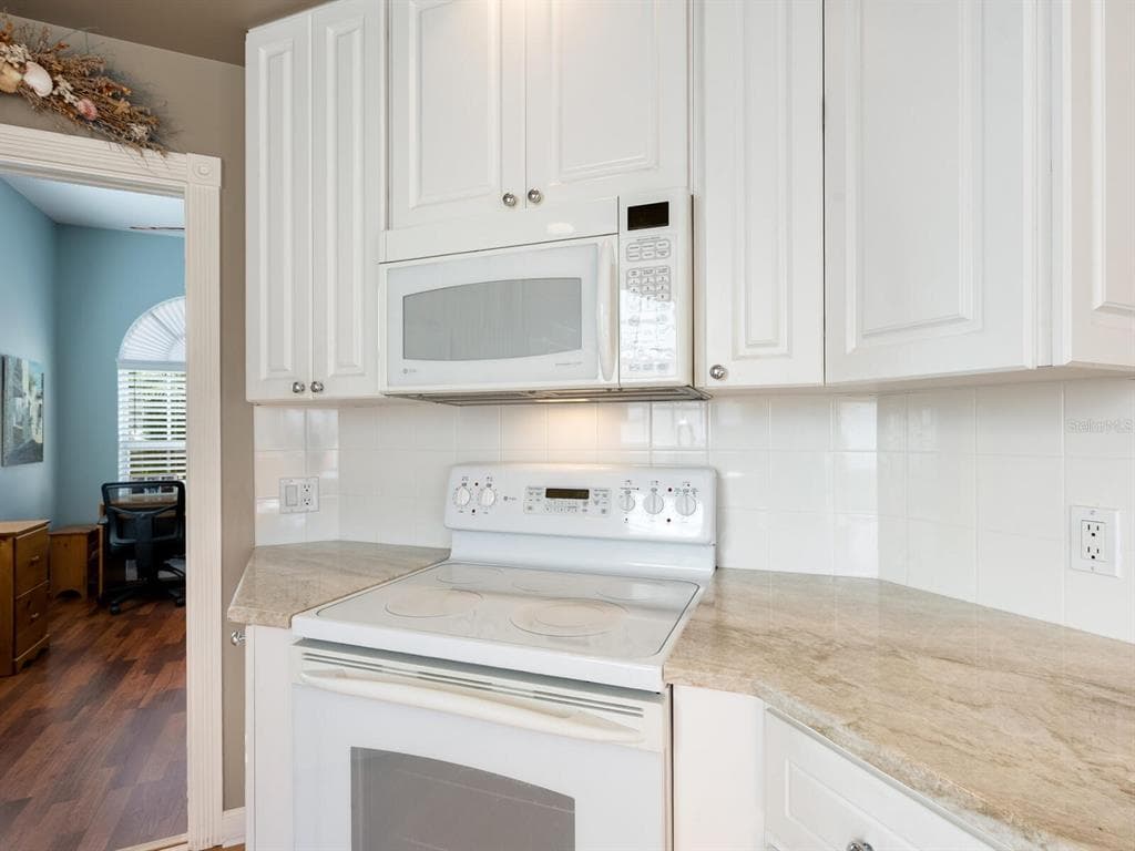 7675 ULIVA WAY photo 12