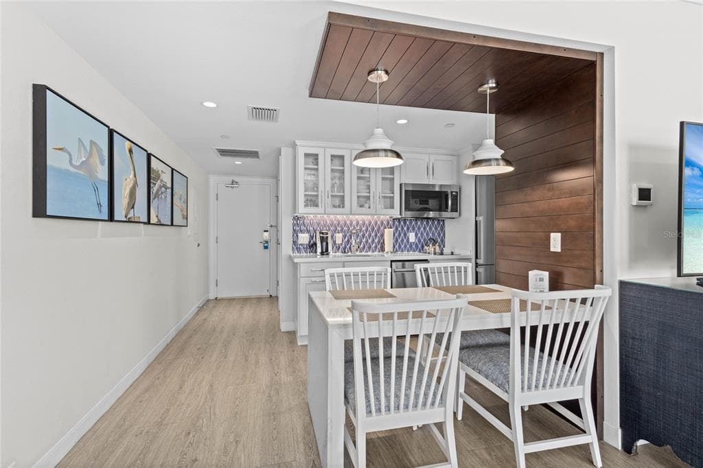 250 SANDS POINT ROAD 5106 photo 6