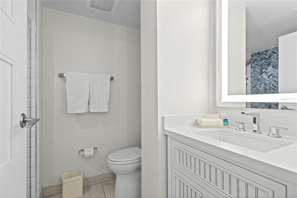 250 SANDS POINT ROAD 5106 photo 13