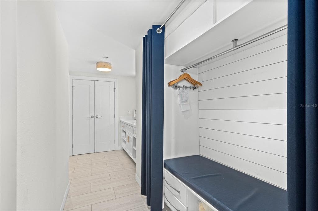 250 SANDS POINT ROAD 5106 photo 11