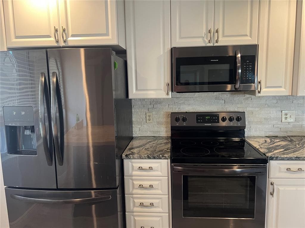 8211 BRENT STREET 828 photo 7