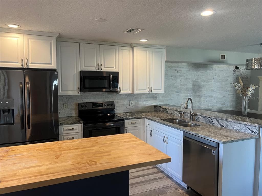 8211 BRENT STREET 828 photo 5