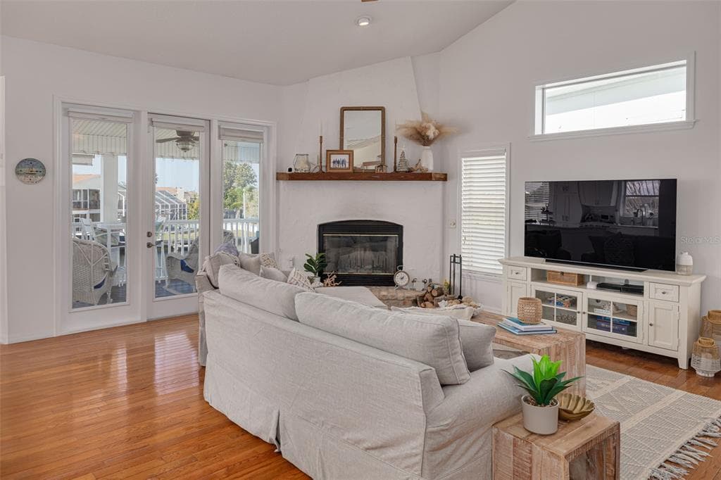 4207 DES PREZ COURT 5