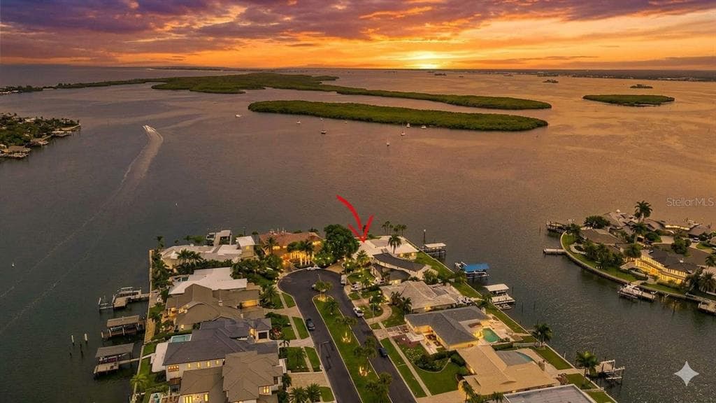 891 ISLAND WAY photo 1